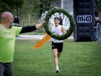 Erik Linnr tar hem segern i herrklassen. Foto: Elin Elderud