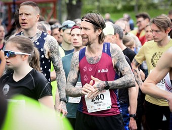 P startlinjen str Mattias Gustafsson. Han fick en bra tid i ml. Foto: Elin Elderud