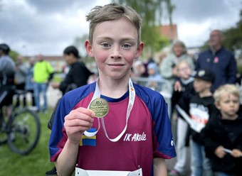 Otto Sandberg, tio r, var frst i sin ldersgrupp och det kndes bra sa han nr han anfdd passerade mllinjen. Foto: Elin Elderud