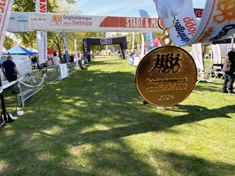 Alla l�pare fick medalj vid m�lg�ng. Foto: Sara Anderberg