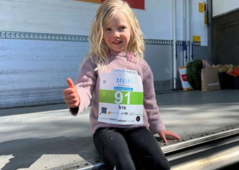 Iris Davidsson Cambon, fem �r, skulle g� ut i joggingfart och sedan �ka mot m�l. Det var planen innan hon startade. Foto: Sara Anderberg