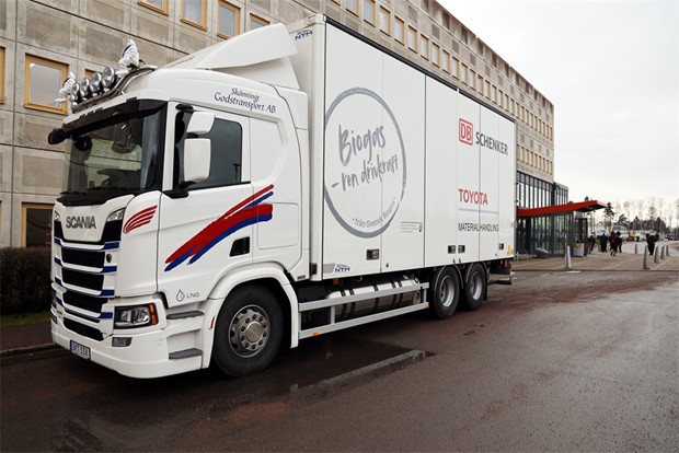 Transporter vid truckfabriken p� biogas