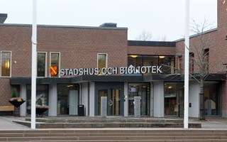 Fretagare njda med myndighetsvning