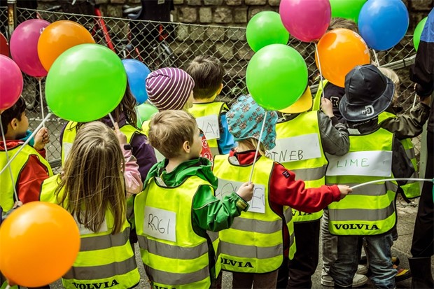 Drfr gr frskolebarnen baklnges