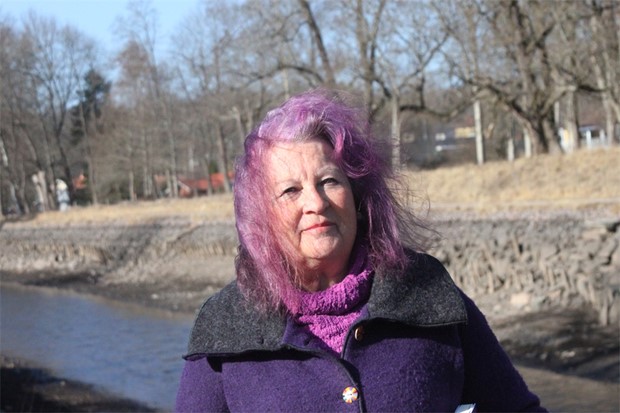Tina ber�ttar om sina erfarenheter av m�ns v�ld mot kvinnor