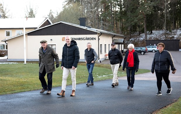 T�gen k�r f�rbi orten med v�rldens b�sta skola