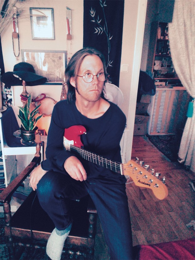 Musiken hjlper Dennis att hlla sig borta frn missbruket