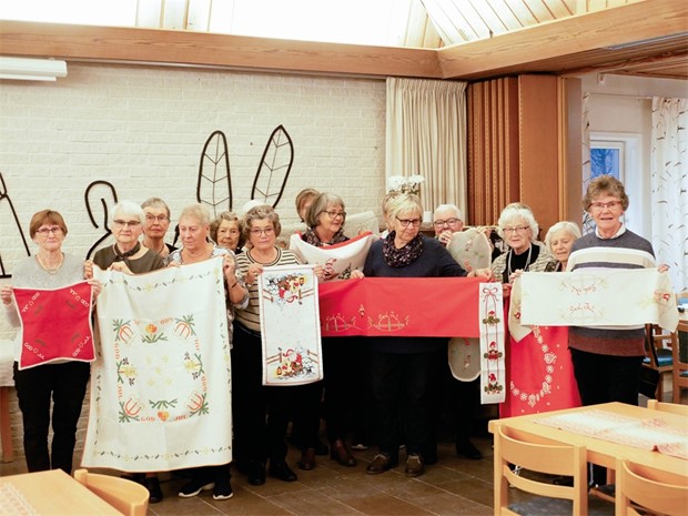 100 �r gamla julbroderier visas upp � de nya auktioneras ut f�r v�lg�rande �ndam�l