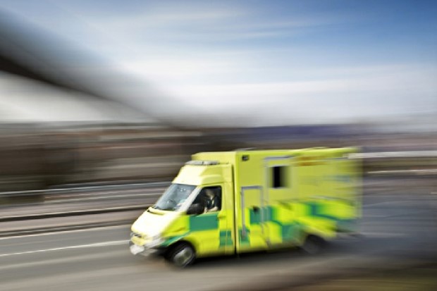 Lng vntan p ambulans i Boxholm - kortare i Mjlby och deshg 