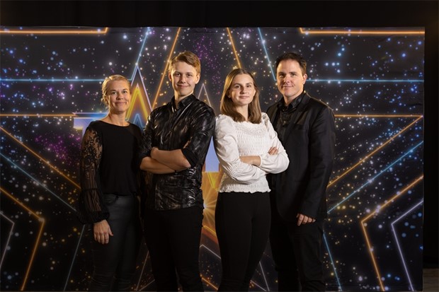 Motalafamilj deltar i 