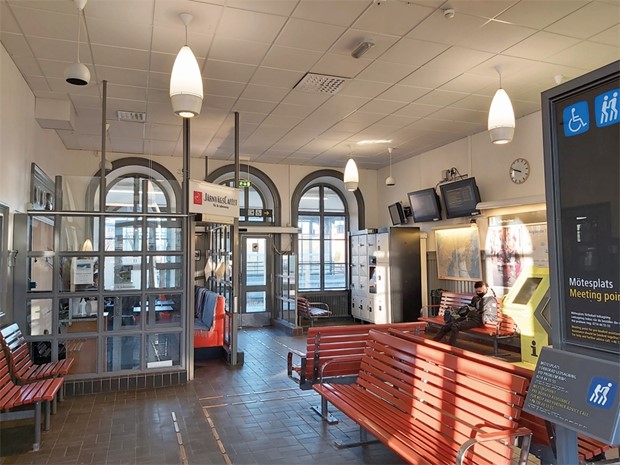 En morgon p� Mj�lby station � kroppsspr�kssuck och katter som v�ckarklocka