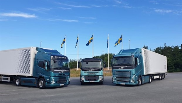 Volvokunder visar v�gen � best�ller Sveriges f�rsta tunga serieproducerade ellastbilar