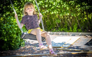 Bobbi vntar p sitt allra frsta sommarlov