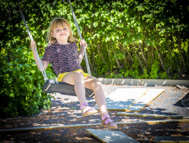 Bobbi vntar p sitt allra frsta sommarlov