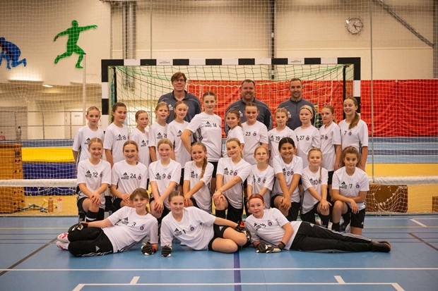 Gl�dje och gemenskap i nya futsalflicklaget 
