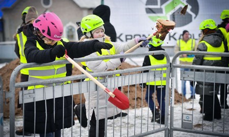 F�rsta spadtaget f�r nya Fridtjuv Bergskolan