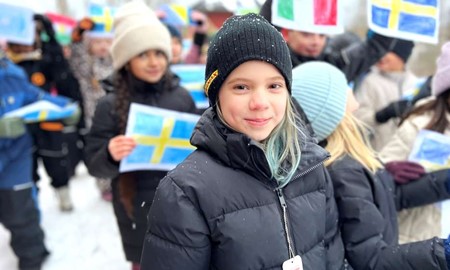 Elever i parad f�r vinter-OS 