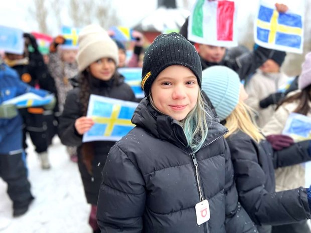 Elever i parad f�r vinter-OS 