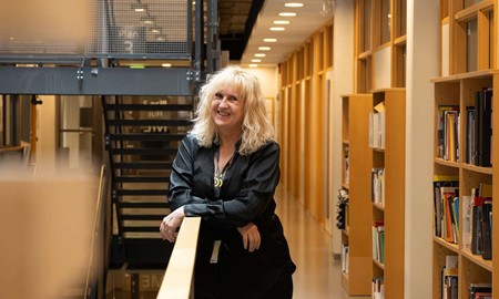 Mia ger sin bild av Strand F�rmedlar 