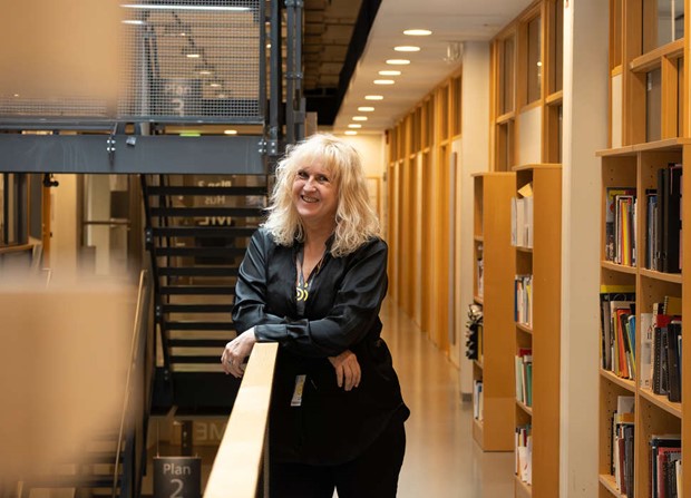 Mia ger sin bild av Strand F�rmedlar 