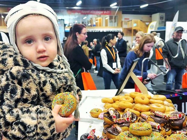 Nya kontakter, aff�rer och s�dda fr�n f�r framtiden 